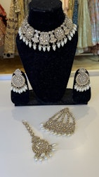Necklace set gold/ white