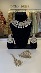 Necklace set gold/ white