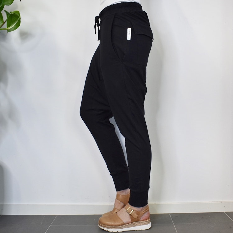 SECOND HAND Baggybyxa ECO Ganesha SVART Storlek S - Santa Ni
