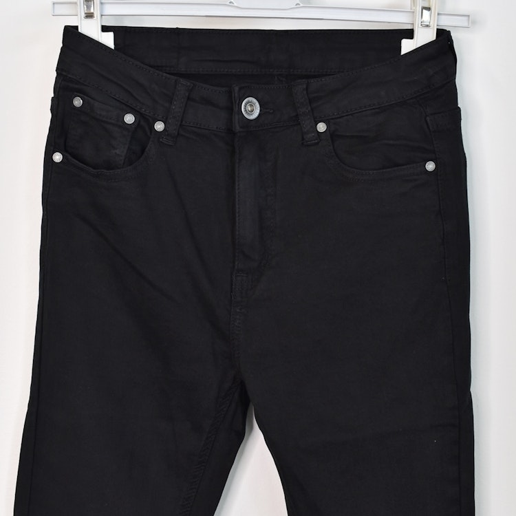 Stretchjeans Shortcut med fransar SVART - 3D Denim