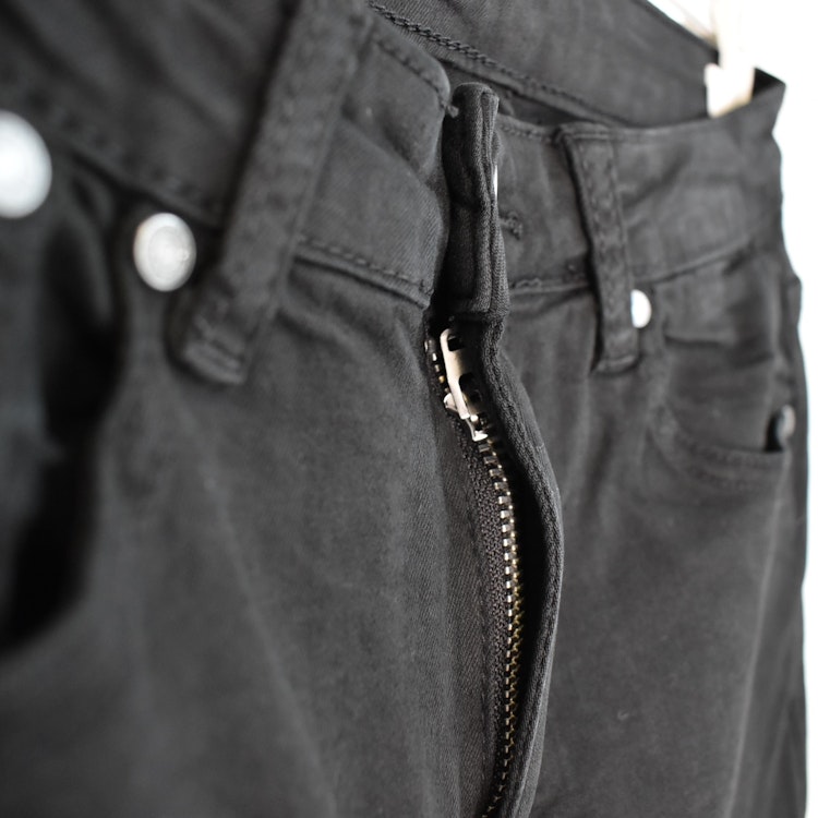 Stretchjeans Shortcut med fransar SVART - 3D Denim