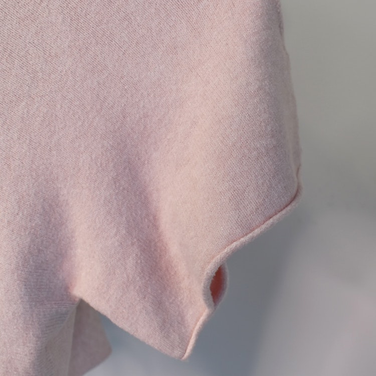 ANDRASORTERING Stickad Ponchotröja ROSE