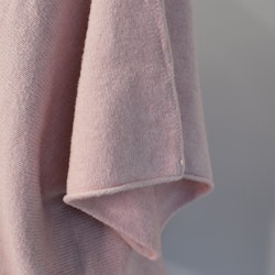 ANDRASORTERING Stickad Ponchotröja ROSE