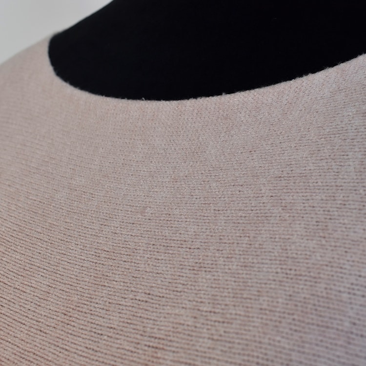 ANDRASORTERING Stickad Ponchotröja ROSE