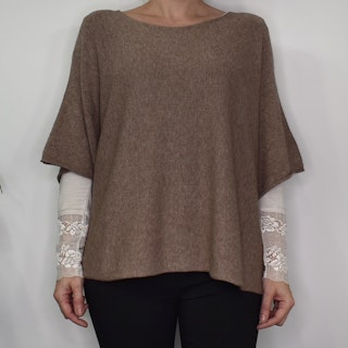 ANDRASORTERING Stickad Ponchotröja TAUPE