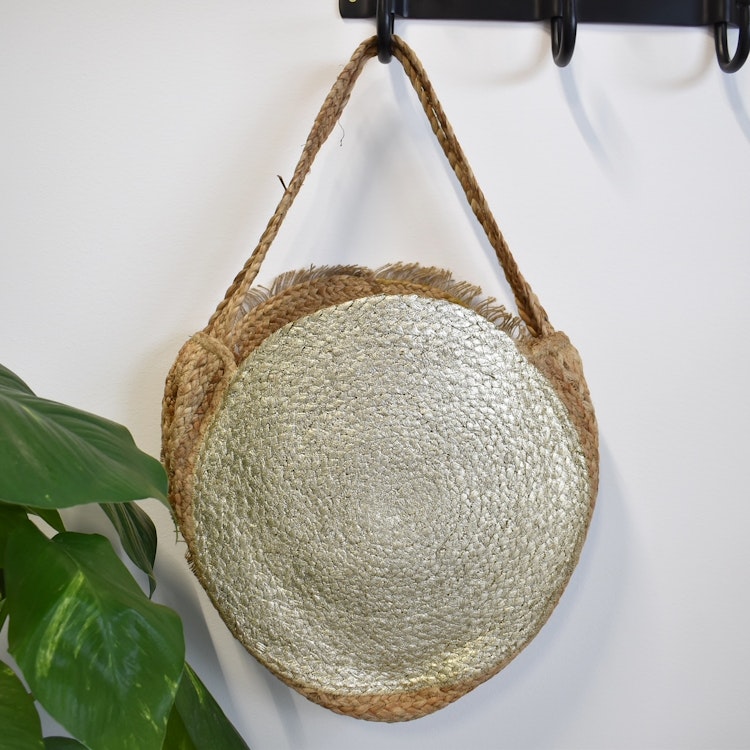 Väska i naturmaterial GULD