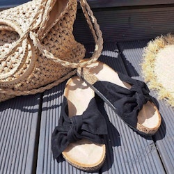 Sandal med rosett SVART - Bello Star