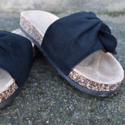 Sandal med liten rosett SVART - Bello Star
