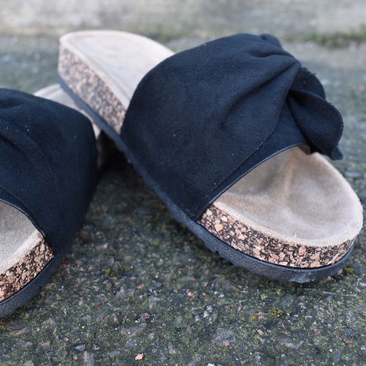 Sandal med liten rosett SVART - Bello Star