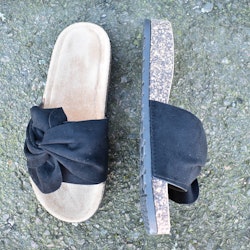 Sandal med liten rosett SVART - Bello Star
