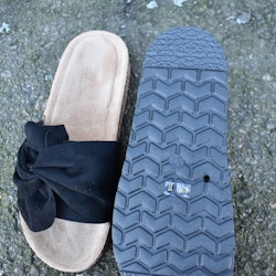 Sandal med liten rosett SVART - Bello Star