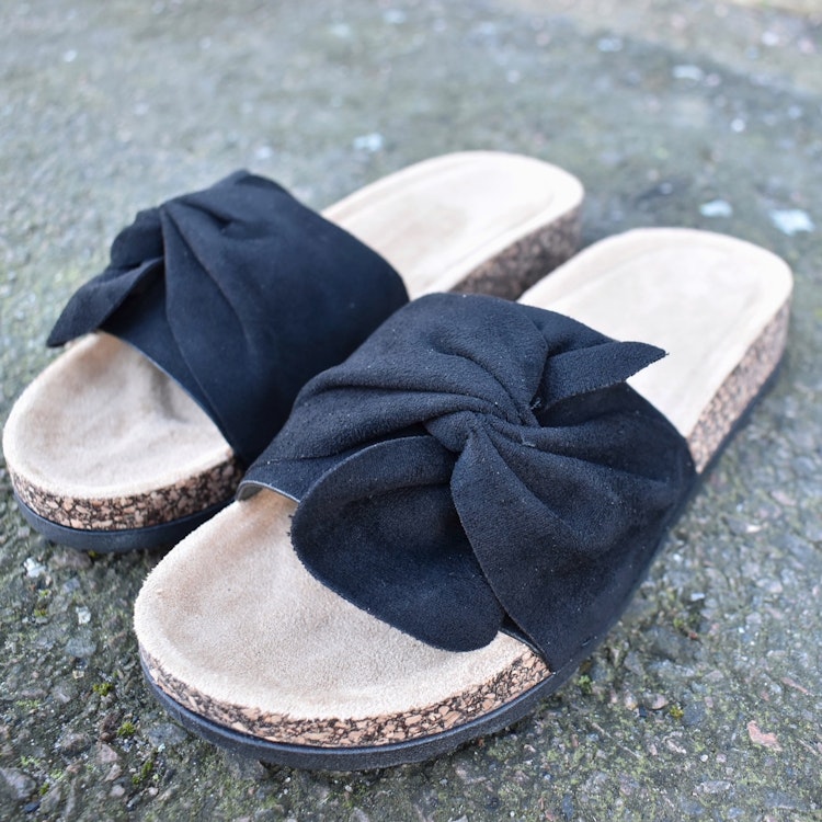 Sandal med liten rosett SVART - Bello Star