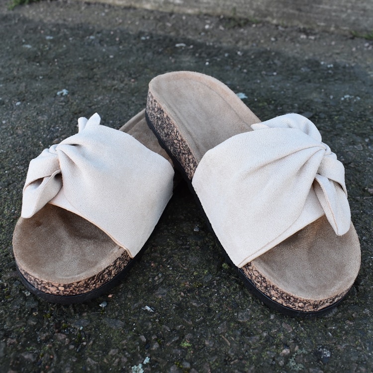 Sandal med liten rosett BEIGE - Bello Star