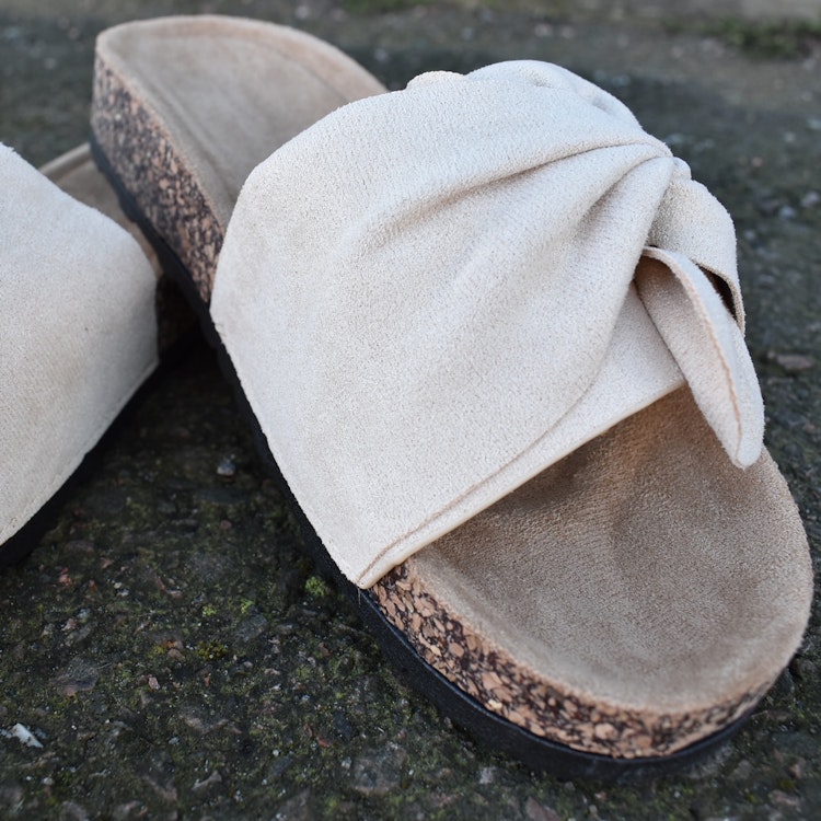 Sandal med liten rosett BEIGE - Bello Star