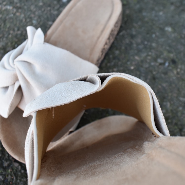 Sandal med liten rosett BEIGE - Bello Star
