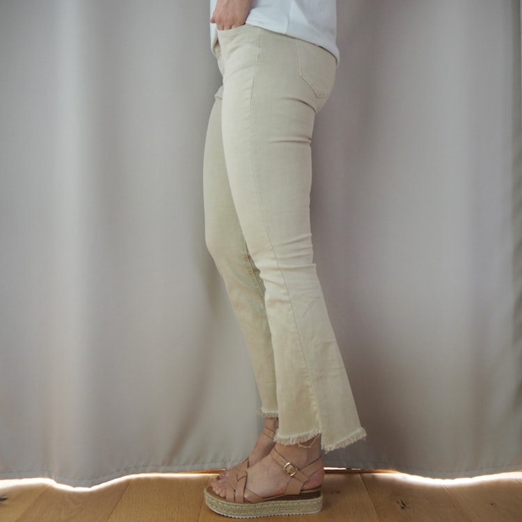 Stretchjeans Shortcut med fransar BEIGE - 3D Denim