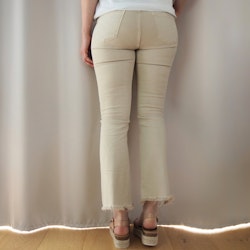 Stretchjeans Shortcut med fransar BEIGE - 3D Denim