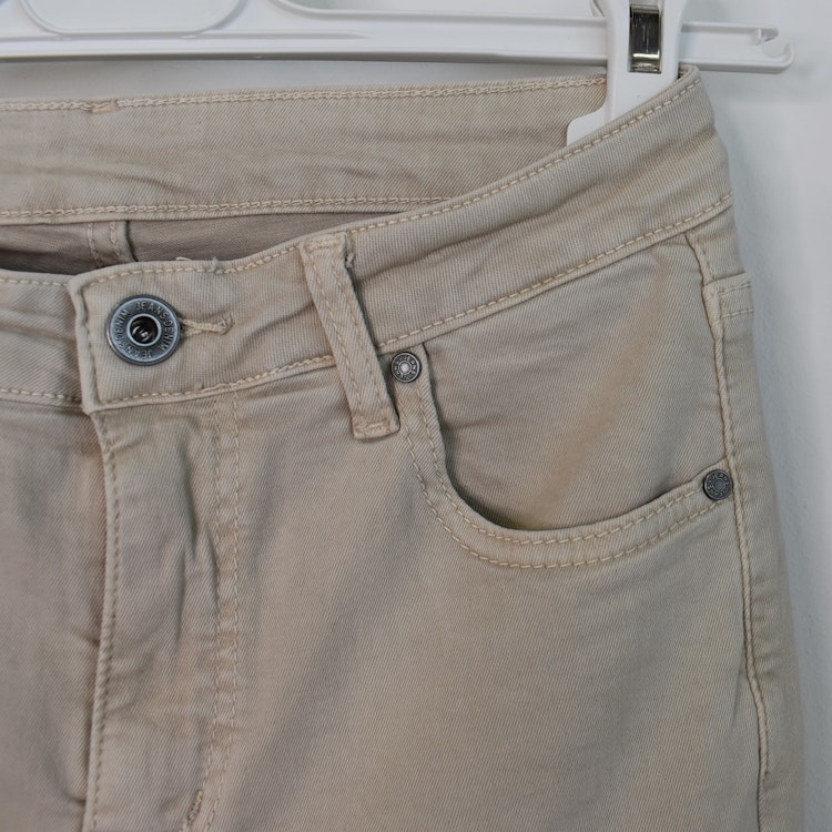 Stretchjeans Shortcut med fransar BEIGE - 3D Denim