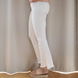 Stretchjeans Shortcut med fransar VIT - 3D Denim