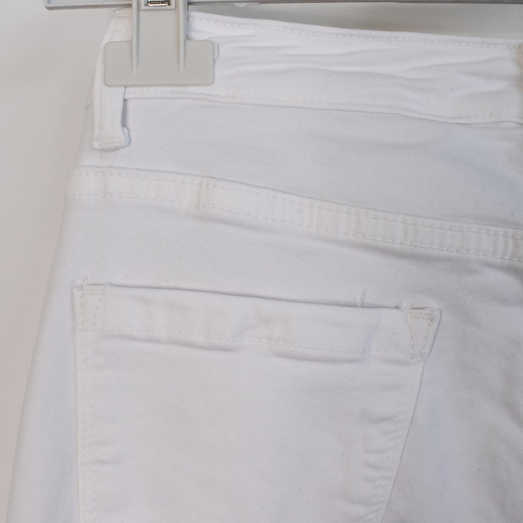 Stretchjeans Shortcut med fransar VIT - 3D Denim