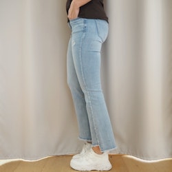 Jeans Shortcut med fransar SLITEN LJUS BLÅ - 3D Denim