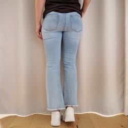 Jeans Shortcut med fransar SLITEN LJUS BLÅ - 3D Denim