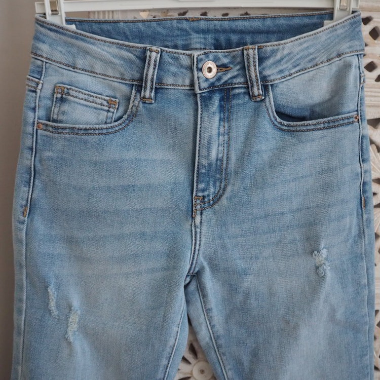 Jeans Shortcut med fransar SLITEN LJUS BLÅ - 3D Denim