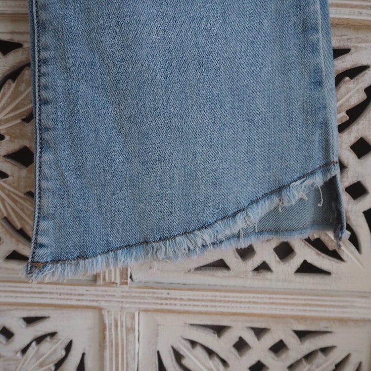 Jeans Shortcut med fransar SLITEN LJUS BLÅ - 3D Denim