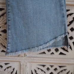 Jeans Shortcut med fransar SLITEN LJUS BLÅ - 3D Denim