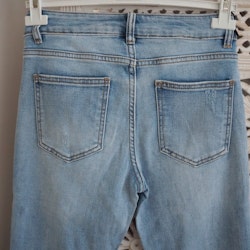Jeans Shortcut med fransar SLITEN LJUS BLÅ - 3D Denim
