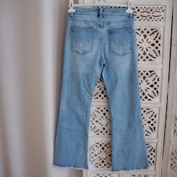 Jeans Shortcut med fransar SLITEN LJUS BLÅ - 3D Denim
