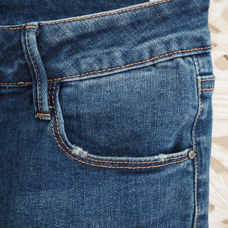 Jeans med fransar SLITEN MÖRK BLÅ - 3D Denim