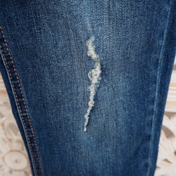 Jeans med fransar SLITEN MÖRK BLÅ - 3D Denim