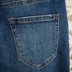 Jeans med fransar SLITEN MÖRK BLÅ - 3D Denim