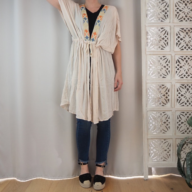 Kaftan med broderier BEIGE