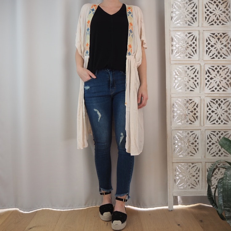 Kaftan med broderier BEIGE