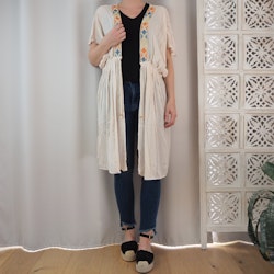 Kaftan med broderier BEIGE