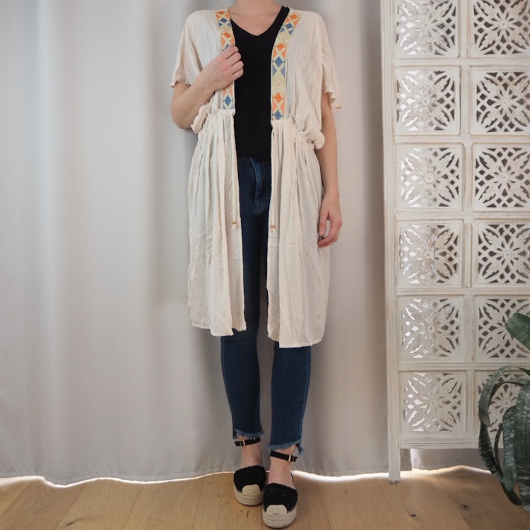 Kaftan med broderier BEIGE