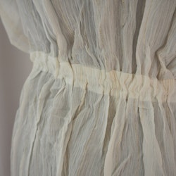 Kaftan med broderier VIT