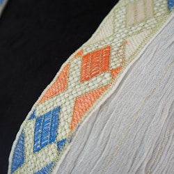 Kaftan med broderier BEIGE