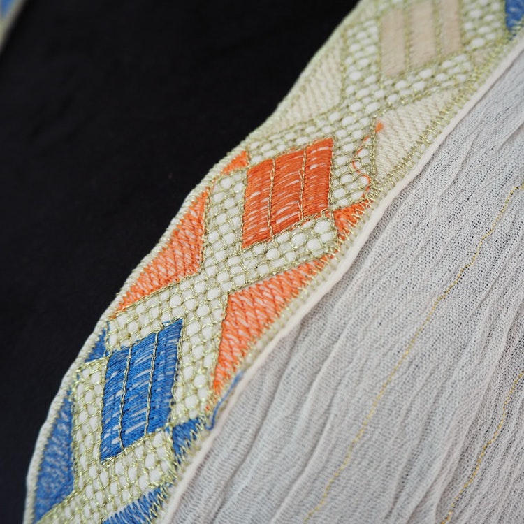 Kaftan med broderier BEIGE