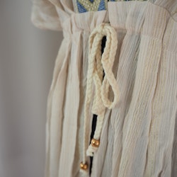 Kaftan med broderier BEIGE