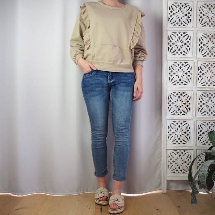 Collegetröja med volang BEIGE - d´NADA