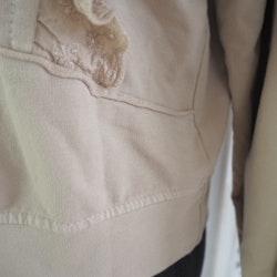 Collegetröja med volang BEIGE - d´NADA