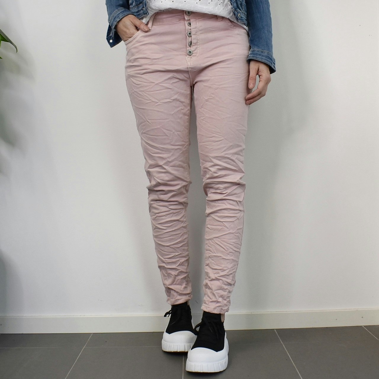 Jeans med knappar ROSA - Newplay - En Slags Verklighet