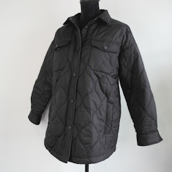 Quiltad jacka SVART