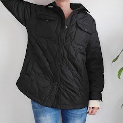 Quiltad jacka SVART