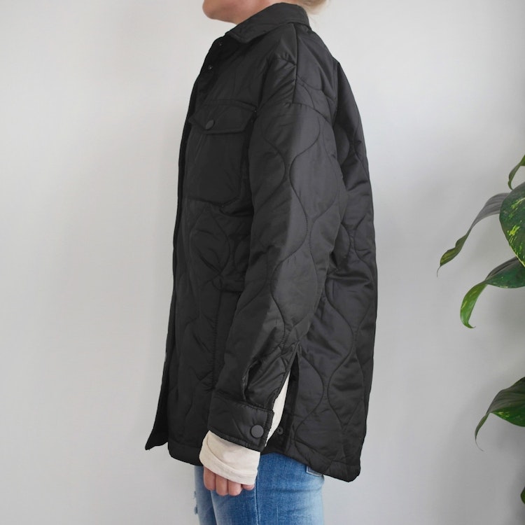 Quiltad jacka SVART