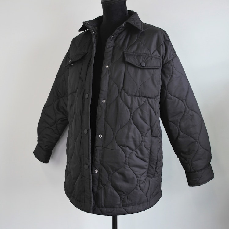 Quiltad jacka SVART
