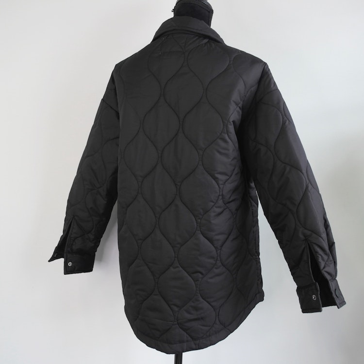 Quiltad jacka SVART